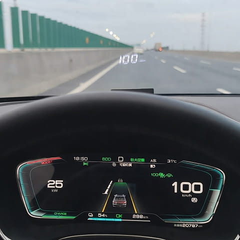 phụ kiện oto, đồ chơi oto, phụ kiện byd atto 3, đồ chơi byd atto 3, xevaban, hud kính lái atto 3, hud hiển thị tốc độ atto 3, màn hình hud atto 3.